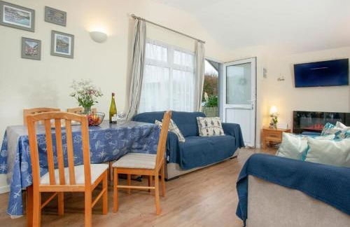 Sunnydaze-detached chalet with 2 bedrooms and 2 bathrooms and private parking outside door - Foto 15