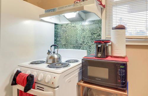 Charming Stone Mountain Studio Deck and No Steps - Foto 13