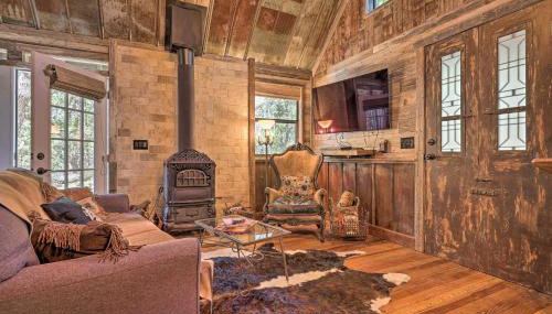 Horse Thief Inn Cabin Retreat with Deck and Hot Tub! - Foto 4