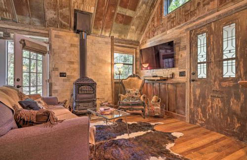 Horse Thief Inn Cabin Retreat with Deck and Hot Tub! - Foto 4