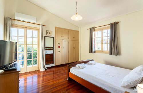 Avia's Seaside Hideaway with Lush Garden - Foto 28