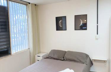 09 - ESTÚDIO COMPLETO com Ar condicionado, Cozinha, Vaga de garagem, bem localizado, próximo ao LifeCenter - Foto 4