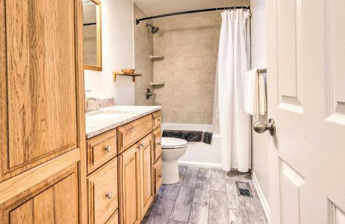 Walkable Sitka Getaway with Community Perks! - Foto 13