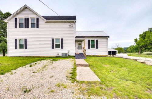 Peaceful Country Home in Serene Setting with Yard - Foto 32