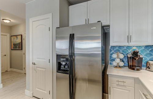 Chic 3BDR for 6 with Pool & Hot Tub Overlooks Marina - Foto 23