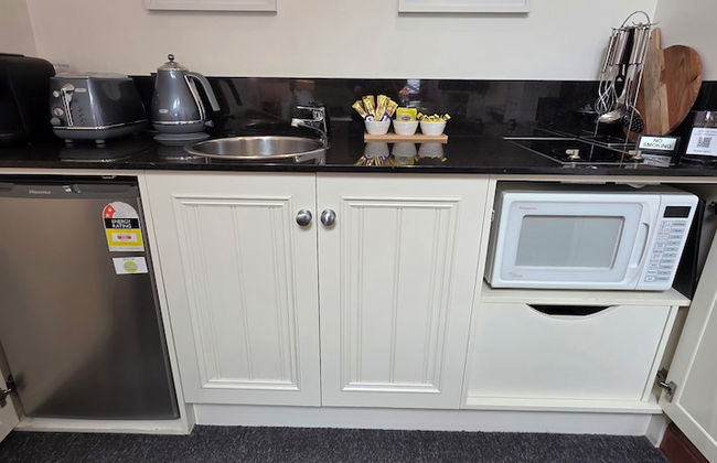 Sandstone Suites - Photo 10