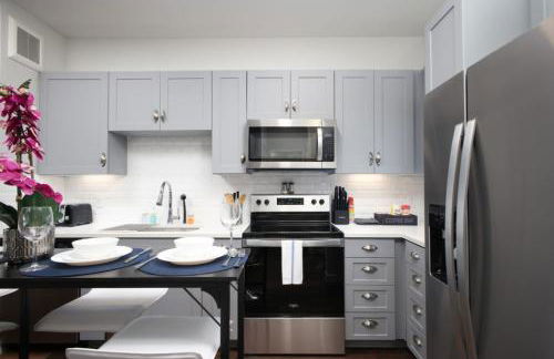 1BR Escape w Pool,Gym-Near Rvrwalk,Dome & Cnv Ctr - Foto 5