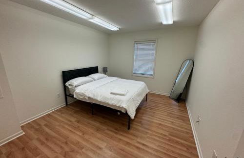 Modern 2BR Suite 202- Toledo & Sylvania Gateway - Foto 26