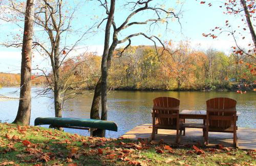 The Perch - Riverfront, Starlinks WiFi & Hot Tub - Photo 2