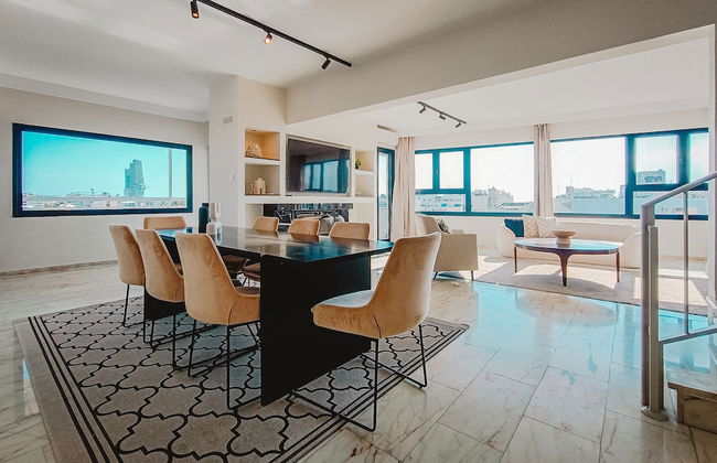 Phaedrus Living: City Center Sky Penthouse - Photo 2