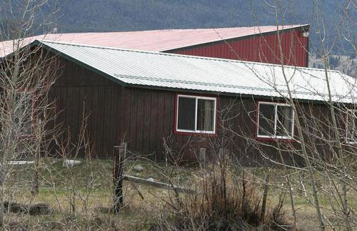 Secluded Cabin with River and Mountain Views near Columbus, Montana - Foto 1