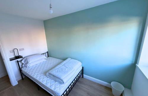 New 4 Bed House Sleeps up to 8 People - Foto 10