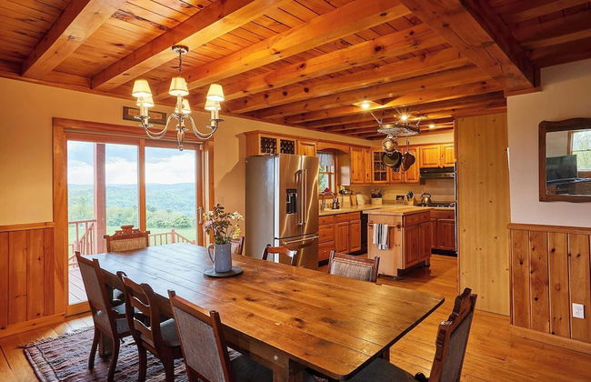 Mountain House & Cottage at Seminary Hill by Avantstay - Photo 14