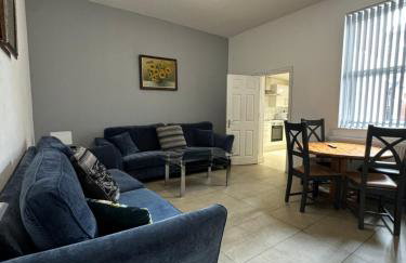 4 BR, Large & Modern Private House Central Location - Photo 5