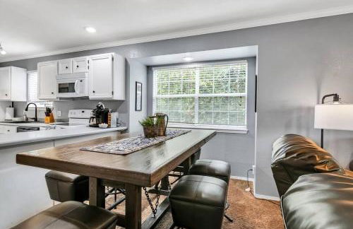 Cozy Lakeside Getaway - Outdoor Theater - Free Early Check-In- 4min to Silver Dollar City - Foto 31