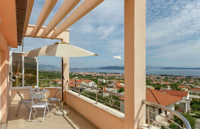 Beautiful Apartment in Between Split and Trogir - Foto 1