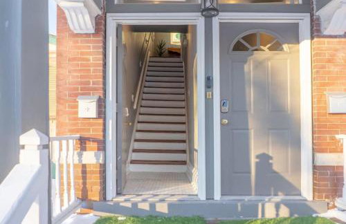 2BR with Workspaces & Deck ABODEbucks - Foto 3