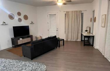 Stylish Home Perfect for Your Stay - Foto 1