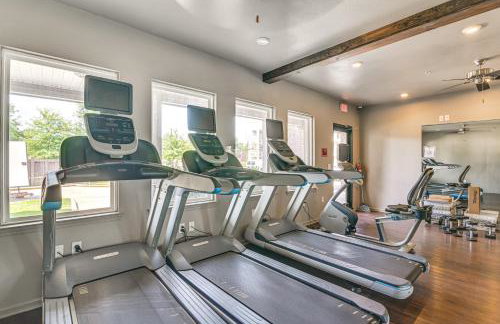 Cotton District Condo Walkable Spot for Game Day! - Foto 22