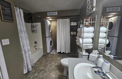 Centrally Located 1500 SqFt Private Guest Suite with Hot Tub - Foto 22