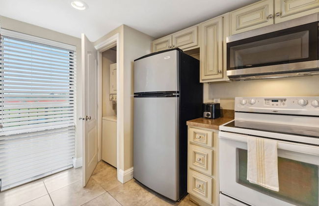 Edgewater Tower 2 Unit 409 - Foto 11