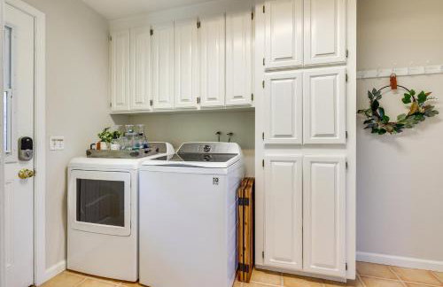 Modern Home in Napa Area with Hot Tub and Game Room! - Foto 14