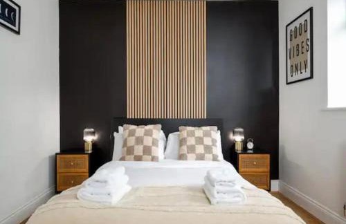 Modern and Bright Home Minutes From Central London - Pass the Keys - Foto 11