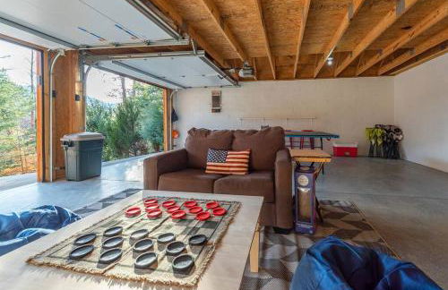 Fully Stocked Cabin Retreat w/ Game Room & Pond! - Foto 42