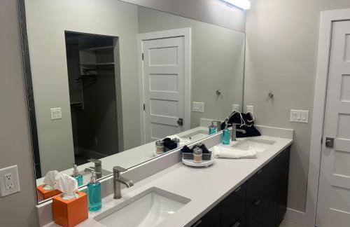 4 bd Ski Villa with Hot Tub and Bunk Room by lake! - Foto 6