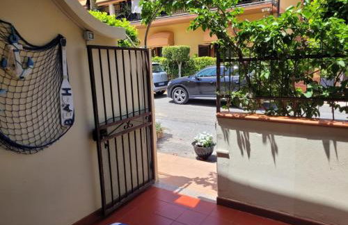 My Little House - appartamento con patio e parcheggio privato a 5 minuti dalla spiaggia e dal centro - Foto 7