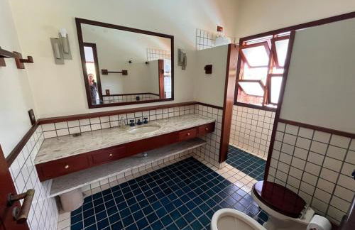 Spacious house with pool - 100m from the sea in Guaecá - Foto 14