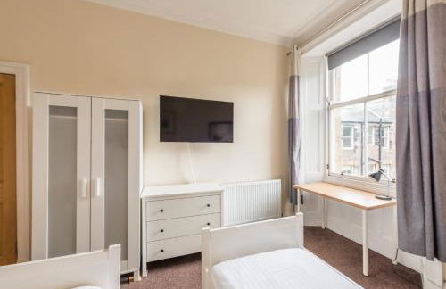 3 bed overlooking meadows park - Foto 31