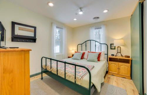 Pet Friendly Home - Walk to Mullet Lake! - Photo 14