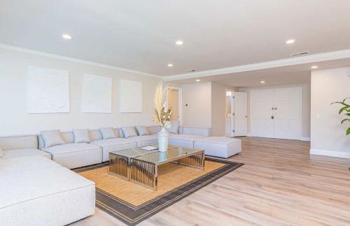 Luxury Pool Home in Glendora Foothills Retreat - Photo 16