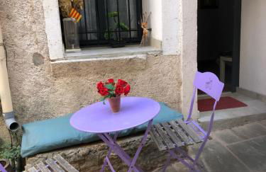 Logement neuf centre du village aux pieds du château - Foto 1