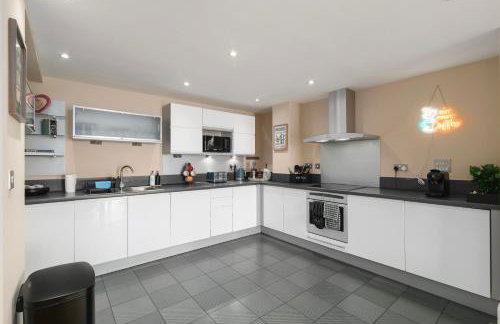 Stunning Thames View 2-Bedroom Apartment 2 Baths & 2 Balconies Sleeps 6 - Foto 12