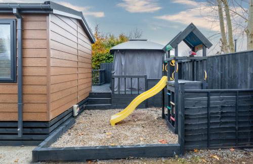 York Family Luxury Cabin with hot tub - Photo 6