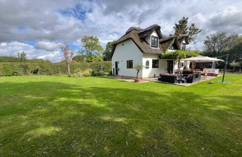 Beautiful Thatched Cottage Windsor Ascot Bracknell - Photo 12