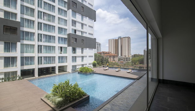 Purple Stays By YourHost - Foto 4, Piscina al aire libre o cubierta