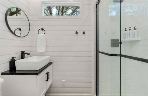 The Lonely Bull Luxury Container Home on 5 Acres - Foto 12