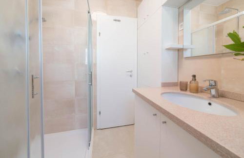 Apt GioAn Novigrad, 500m to Sea, private heated Jacuzzi, BBQ, free parking - Photo 30