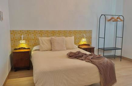 Stunning Home, AC, Beach, Backyard, 4 BR - Photo 32