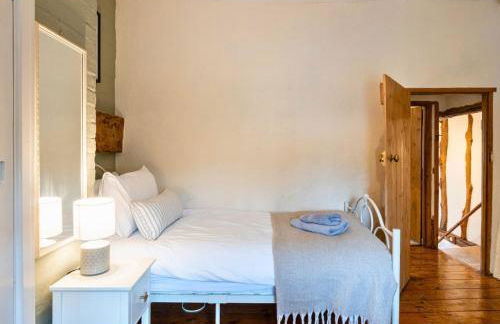 Poppy Cottage - Cosy 2 Bedroom, Perfect for Family! - Photo 18