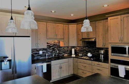 Barnwood Chateau with 2 Master Suites Hot Tub - Foto 9