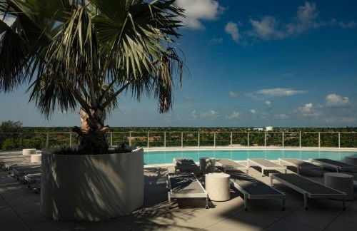 Landing Incredible 2BD Pool - Photo 15