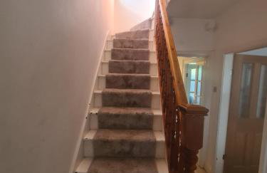 L & J Escapes - 8 Bedrooms suitable for Contractors and Families- Private parking available for 6 vehicles - Foto 46