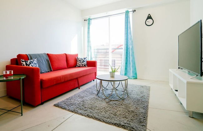 Minimalist & Alluring Condo, Walk to Mile High - Foto 10