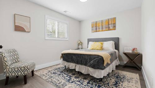 7 Min walk to Golden Belt - 4 Min Drive to Downtown - 7 to Duke - Foto 4