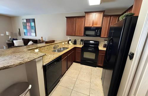 New to Market Spacious Private Pool Retreat - Foto 29