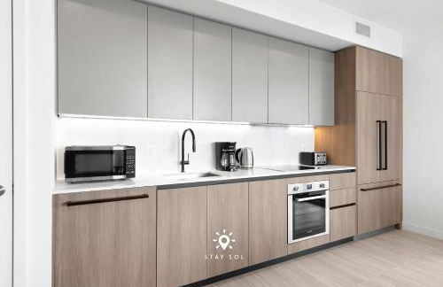 Chic 2BR Apartment Gym & Balcony Views - Foto 37